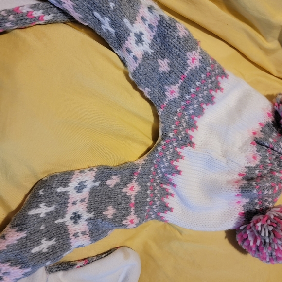 The Children's Place Cute Owl hat with attached scarf and hand-warming pockets - Picture 3 of 4